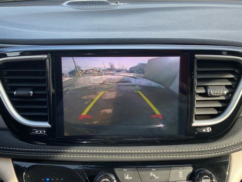 Used 2024 Chrysler Pacifica Limited FWD image 34