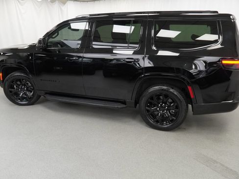 Used 2024 Jeep Wagoneer Series II AWD/4WD image 42