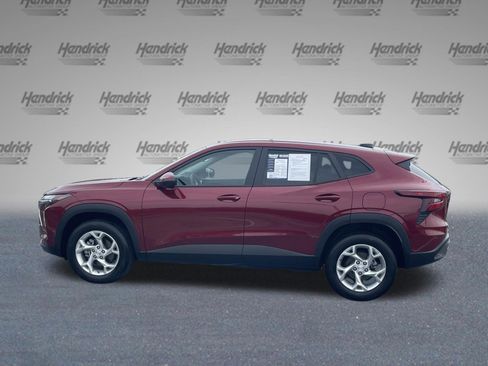 Used 2025 Chevrolet Trax LS w/ LS Convenience Package FWD image 9