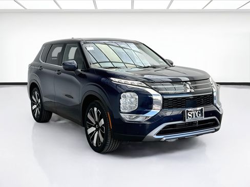 Used 2025 Mitsubishi Outlander SE FWD image 3