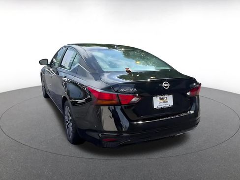 Used 2025 Nissan Altima 2.5 SV FWD image 10