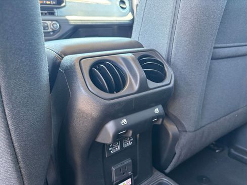 Used 2025 Jeep Wrangler Unlimited Sahara AWD/4WD image 22