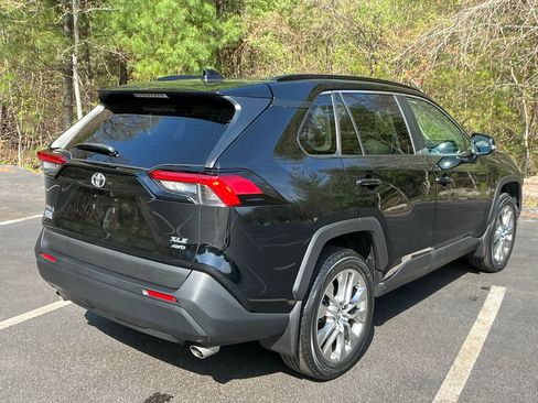 Used 2019 Toyota RAV4 XLE Premium w/ Cold Weather Package AWD/4WD image 5