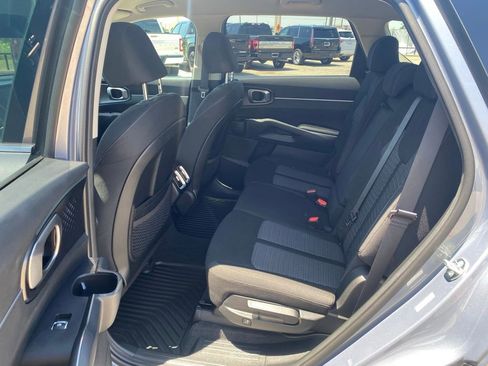 Used 2023 Kia Sorento LX FWD image 10