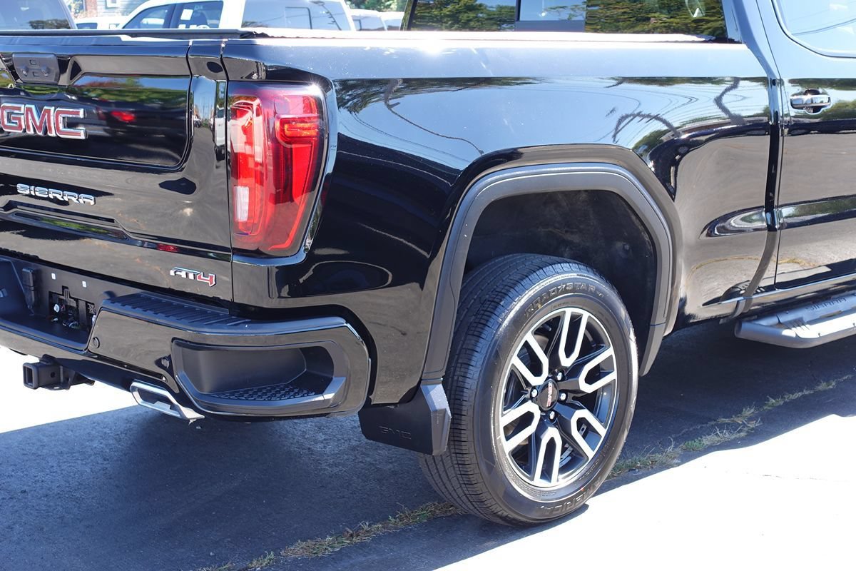 Used 2023 GMC Sierra 1500 AT4 w/ AT4 Preferred Package AWD/4WD image 11