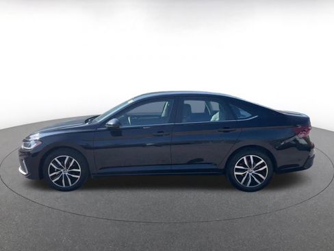 Used 2025 Volkswagen Jetta SE image 8