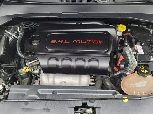 Used 2018 Jeep Compass Latitude FWD image 30