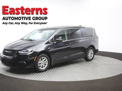 Used 2023 Chrysler Pacifica Touring-L FWD image 58