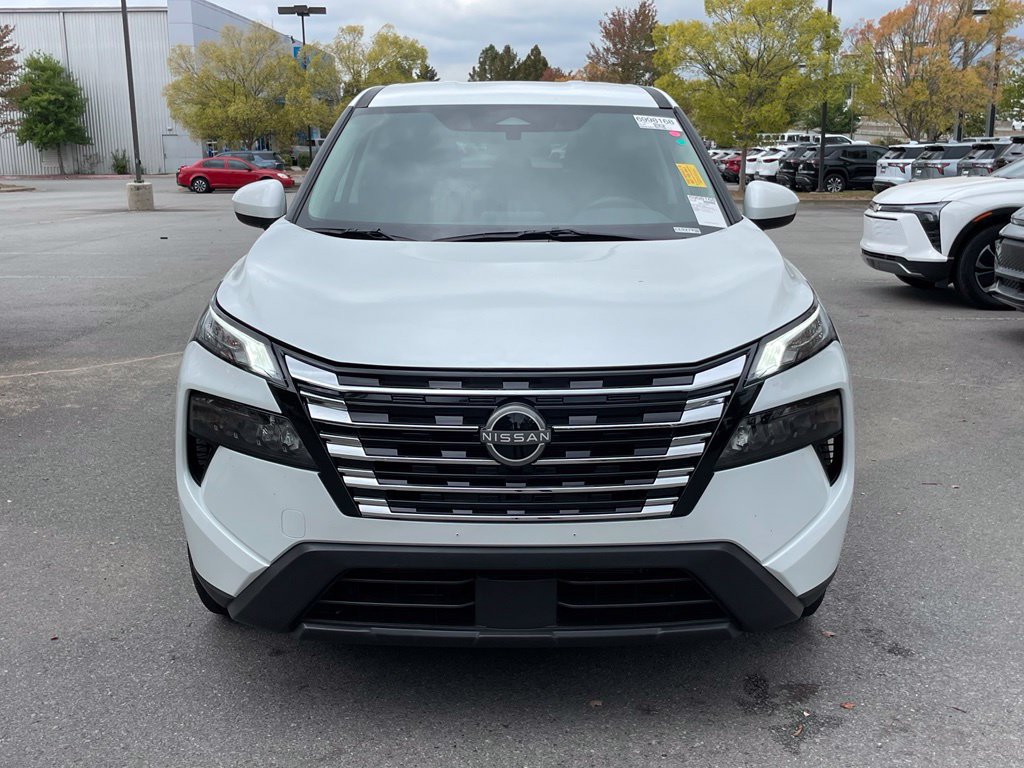 Used 2025 Nissan Rogue SV AWD/4WD image 2