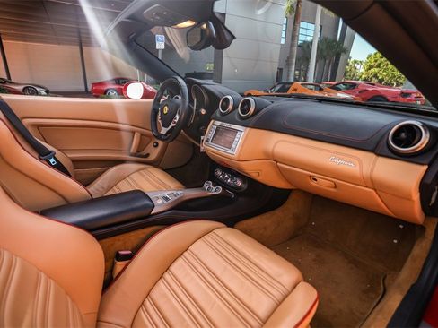 Certified 2014 Ferrari California image 41