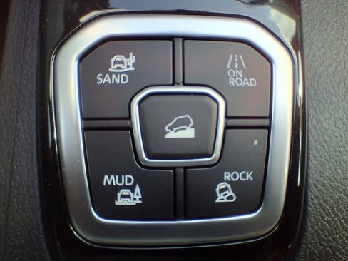 New 2026 Nissan Frontier SV image 19