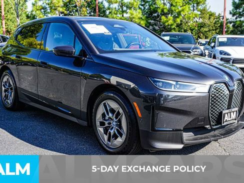Used 2022 BMW iX xDrive50 w/ Dynamic Handling Package image 3