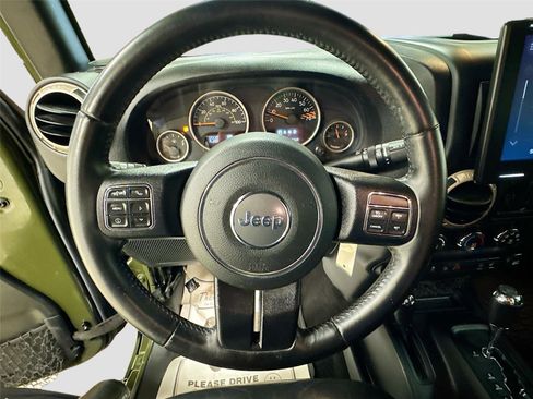 Used 2016 Jeep Wrangler Unlimited Sahara image 10