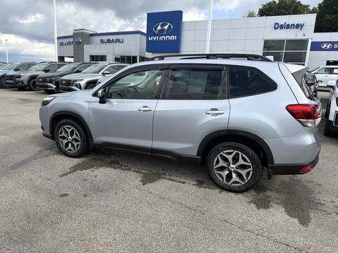 Used 2022 Subaru Forester Premium w/ Popular Package #1 AWD/4WD image 6