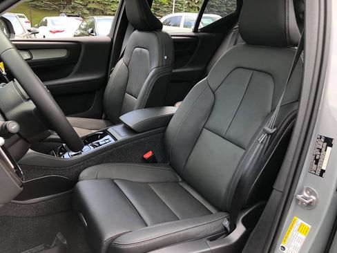 Used 2025 Volvo XC40 B5 Plus w/ Protection Package Premier AWD/4WD image 24