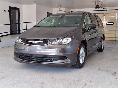 Used 2017 Chrysler Pacifica Touring FWD image 22