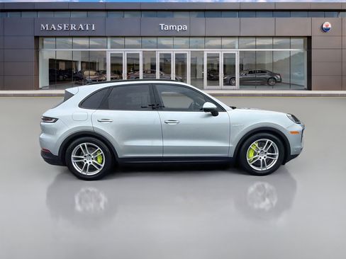 Used 2026 Porsche Cayenne E-Hybrid AWD/4WD image 2