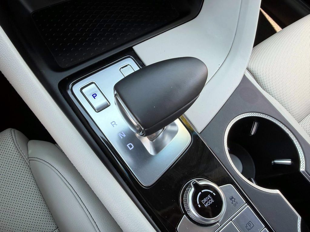 Certified 2025 Genesis G70 2.5T AWD/4WD image 27