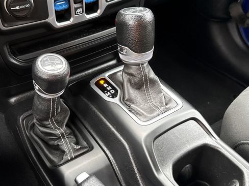 Used 2018 Jeep Wrangler Unlimited Sahara AWD/4WD image 27