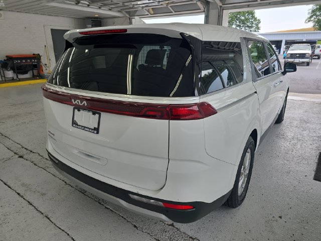 Certified 2024 Kia Carnival LX FWD image 5