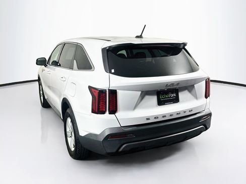 Used 2022 Kia Sorento LX FWD image 5