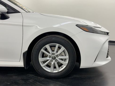Used 2026 Toyota Camry LE image 32