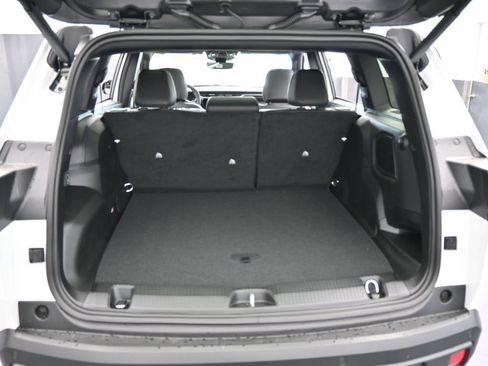 New 2026 Jeep Cherokee Overland image 40