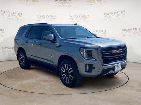 Used 2024 GMC Yukon AT4 w/ Technology Package AWD/4WD image 7