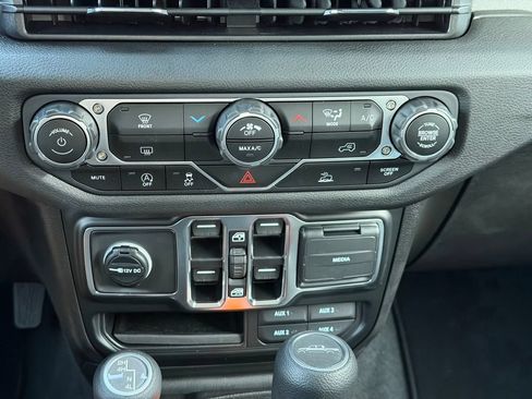 New 2026 Jeep Gladiator Sport AWD/4WD image 16