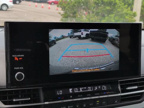 Certified 2025 Toyota Sienna XLE FWD image 21