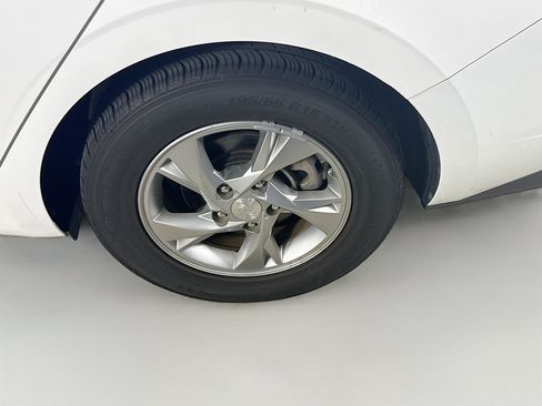 Used 2022 Hyundai Elantra SE FWD image 35