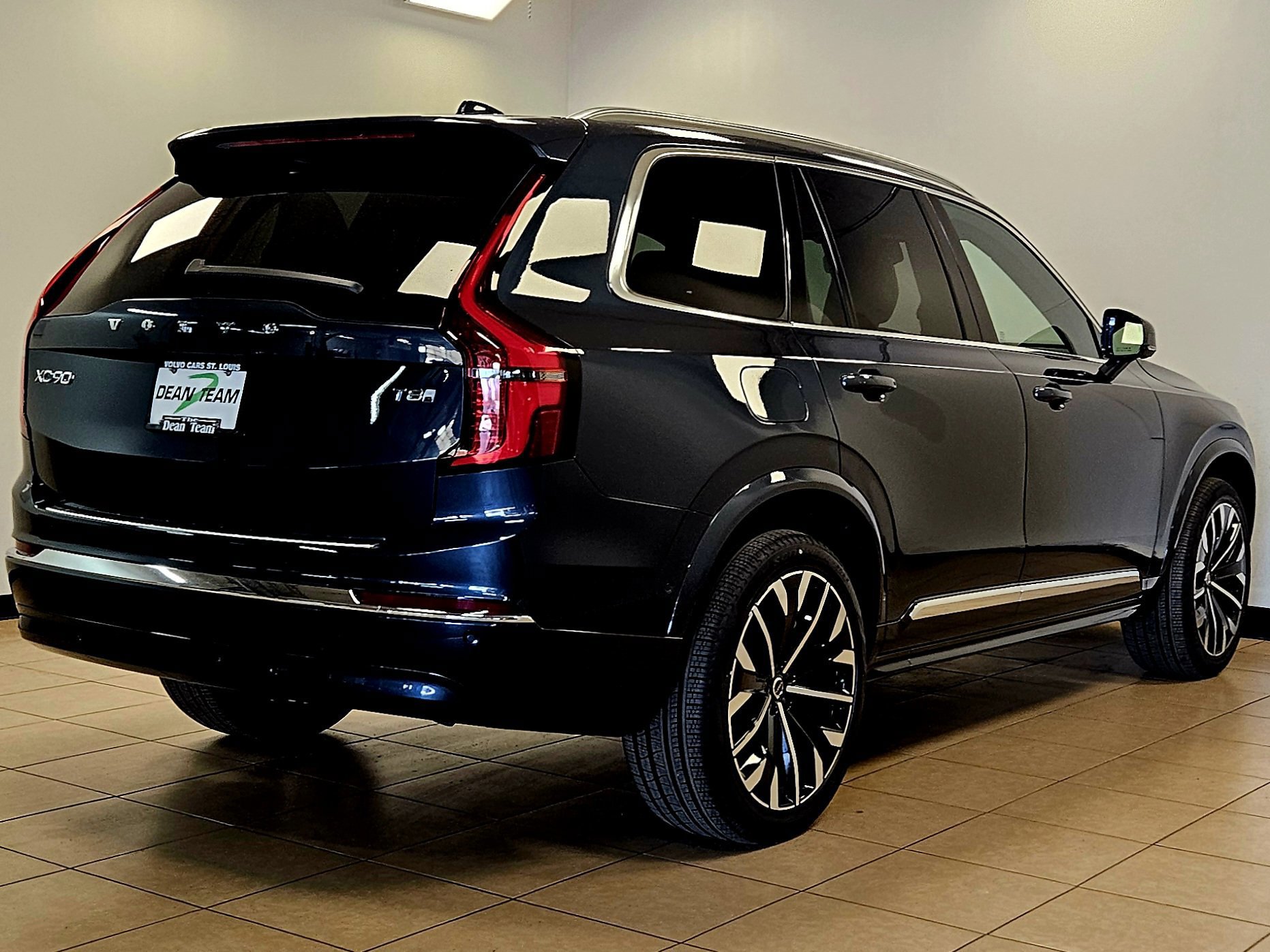 New 2026 Volvo XC90 T8 Plus w/ Protection Package AWD/4WD image 5