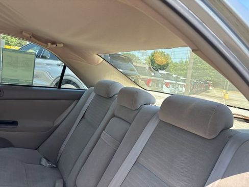 Used 2005 Toyota Camry LE image 24