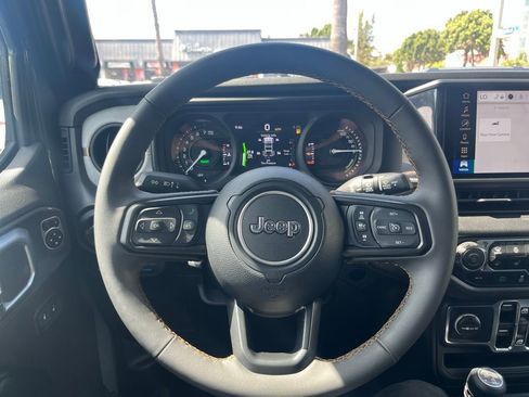 Used 2024 Jeep Wrangler Unlimited w/ Convenience Group image 19
