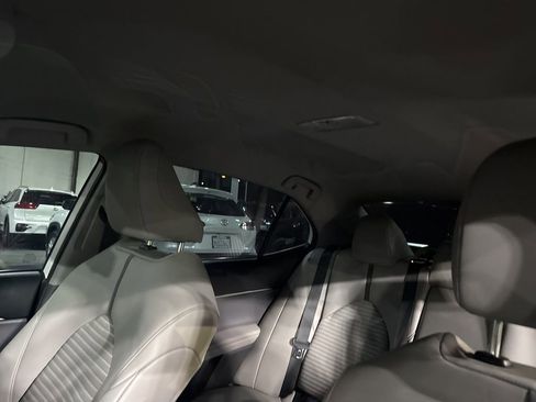 Used 2022 Toyota Camry SE image 15