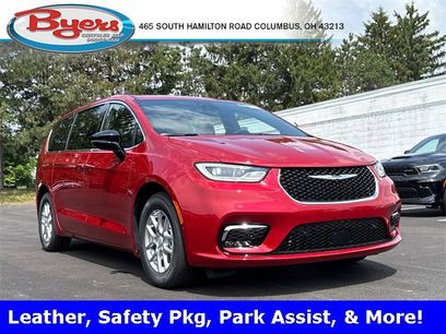 New 2025 Chrysler Pacifica Select