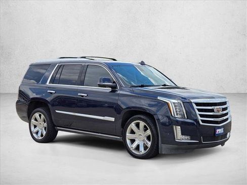 Used 2018 Cadillac Escalade Premium Luxury AWD/4WD image 3