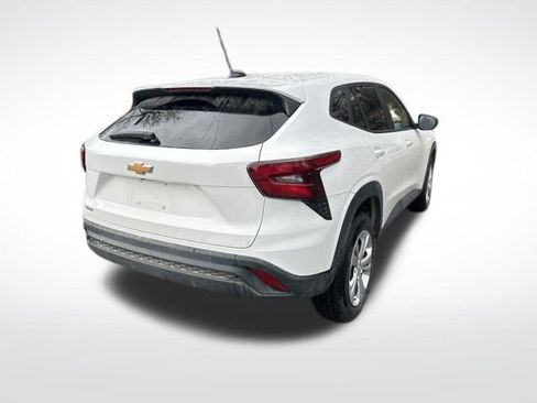 Used 2024 Chevrolet Trax LS w/ Driver Confidence Package image 6