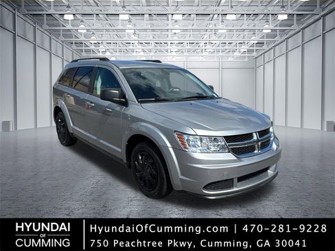 Used 2019 Dodge Journey SE image 1