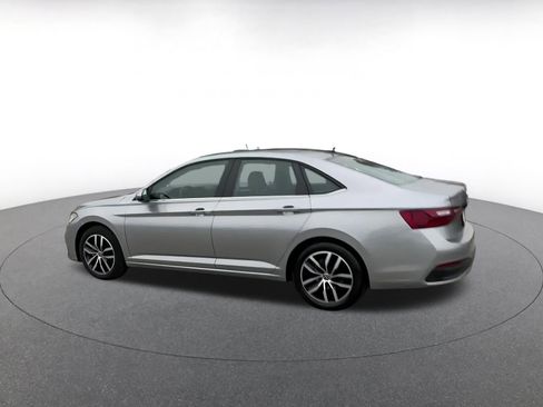 Used 2025 Volkswagen Jetta SE image 11