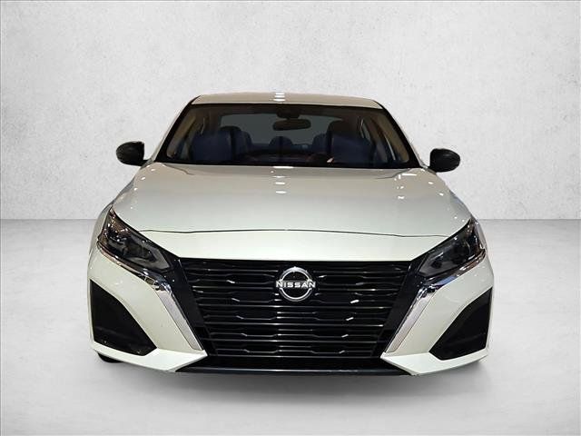 Used 2025 Nissan Altima 2.5 SV FWD image 2