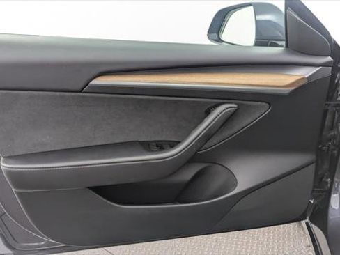 Used 2023 Tesla Model 3 Standard Range image 12
