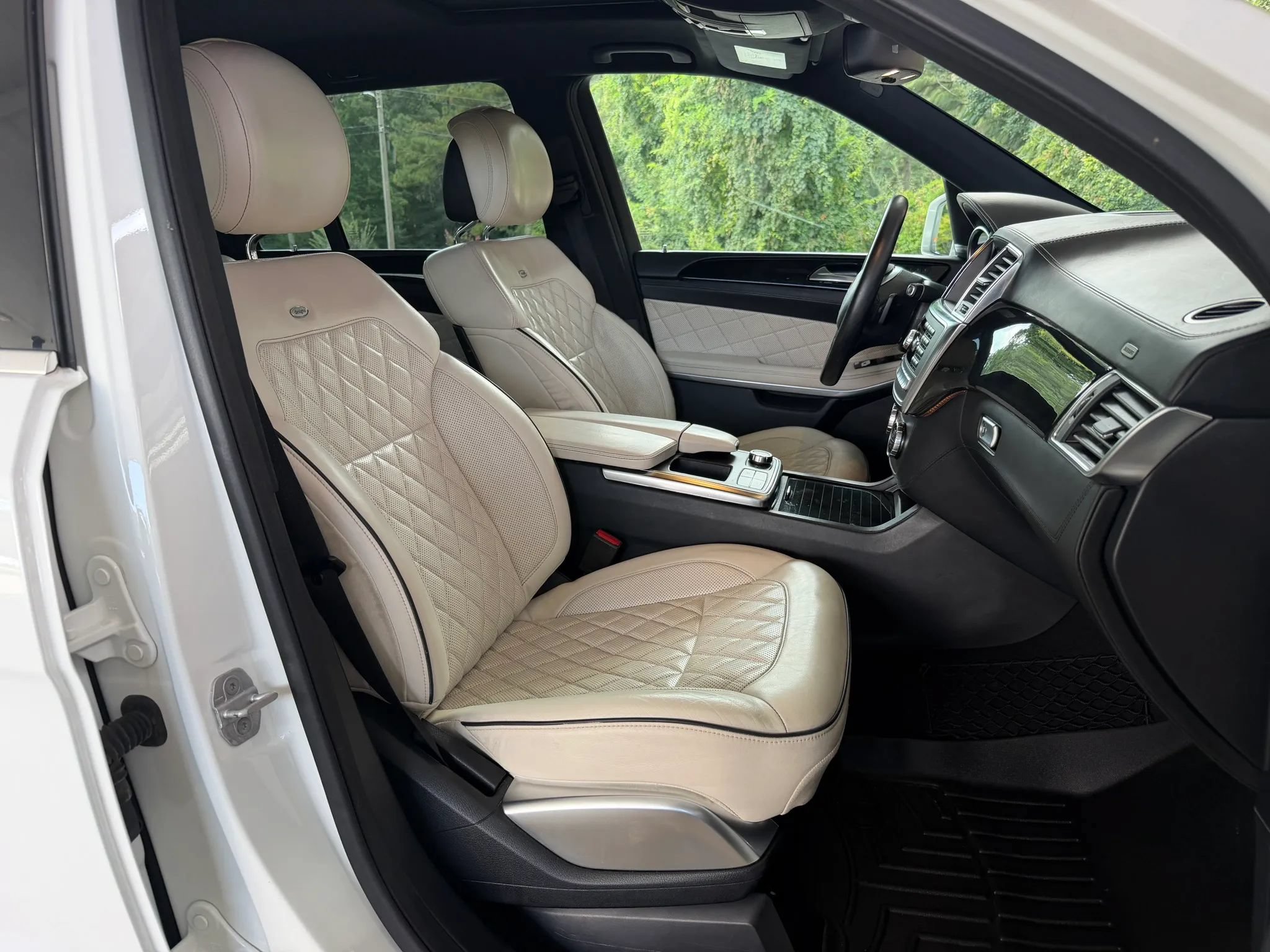 Used 2016 Mercedes-Benz GL 550 4MATIC image 10