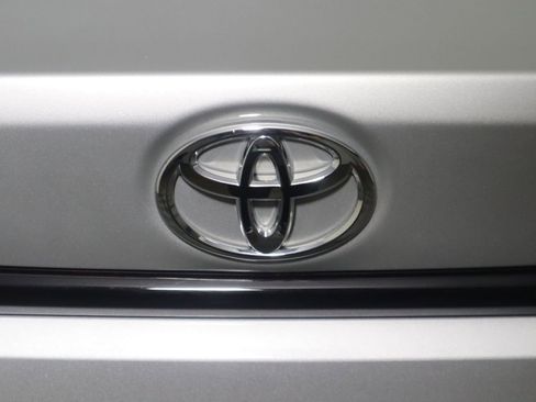 Used 2025 Toyota Corolla LE image 9