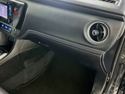 Used 2018 Toyota Corolla SE FWD image 32