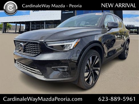 Used 2025 Volvo XC40 B5 Plus image 1