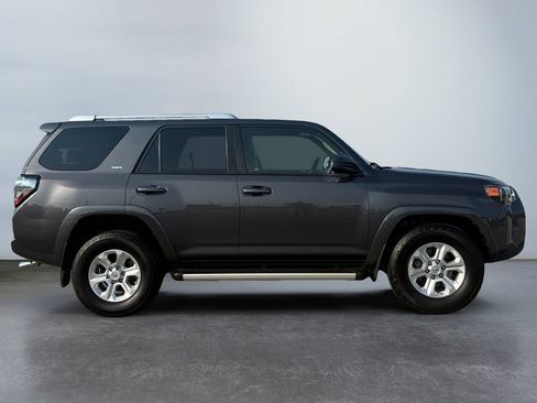 Used 2016 Toyota 4Runner SR5 RWD image 2