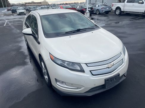 Used 2013 Chevrolet Volt Premium w/ Premium Trim Package image 3