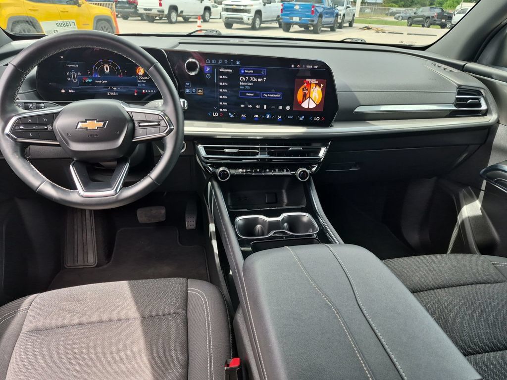 Used 2025 Chevrolet Traverse LT FWD image 27