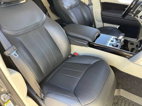 Used 2023 Land Rover Range Rover SE AWD/4WD image 12